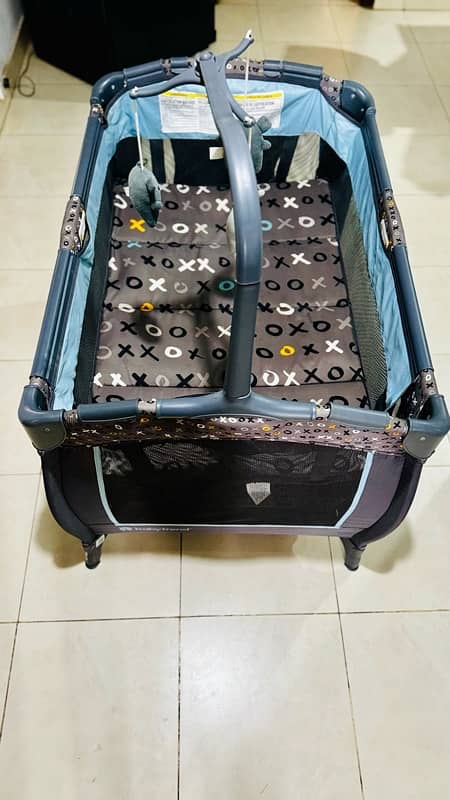 Portable baby crib/playard (9/10 condition) 1