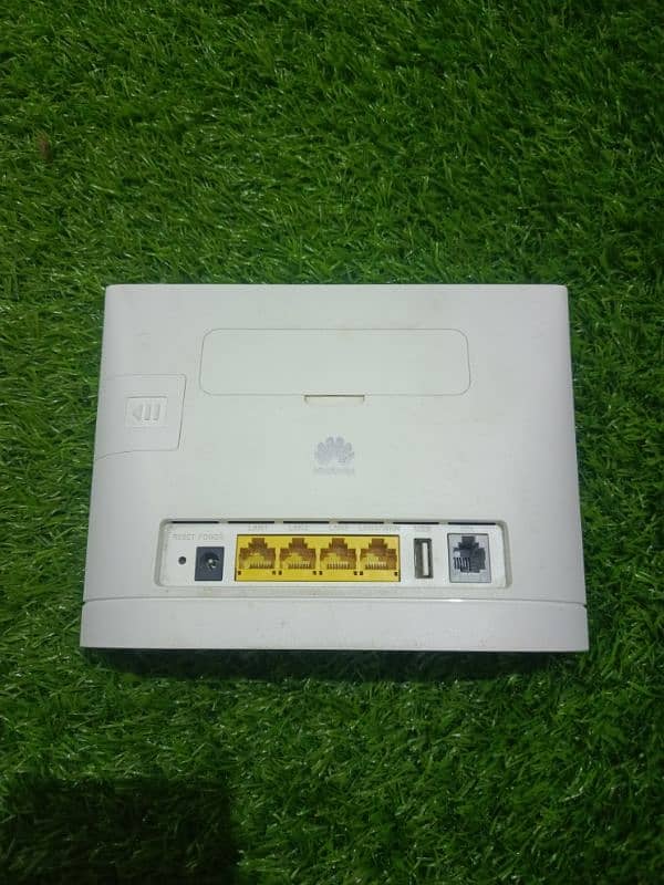 Huawei | B315 4G 150Mbps LTE CPE WiFi Router 1