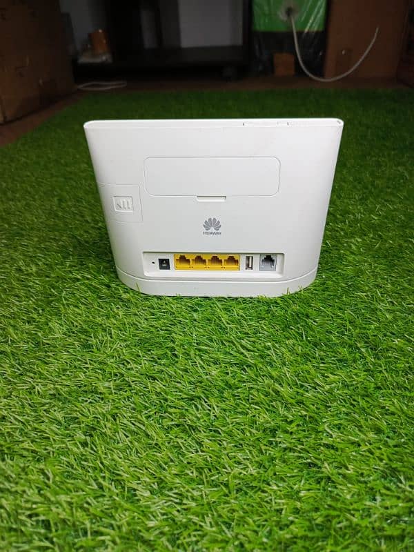 Huawei | B315 4G 150Mbps LTE CPE WiFi Router 3