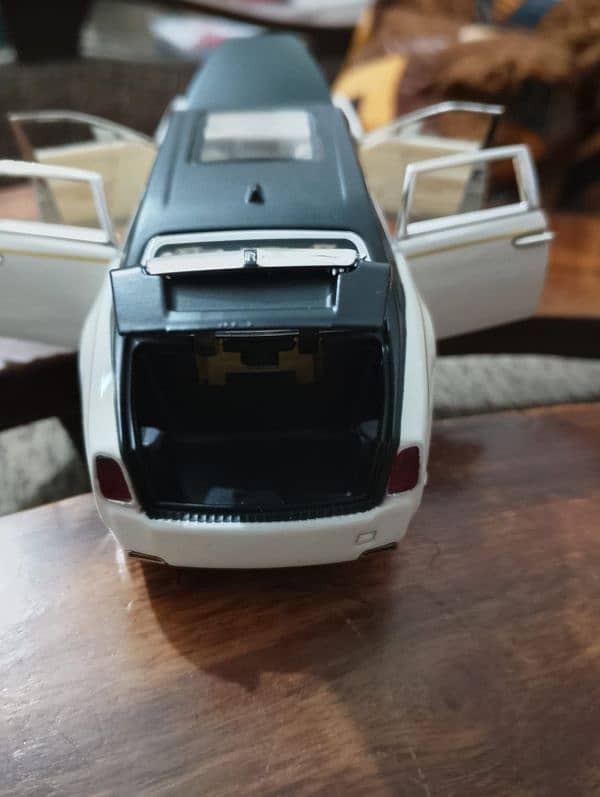 Rolls Royce phantom Diecast model 5