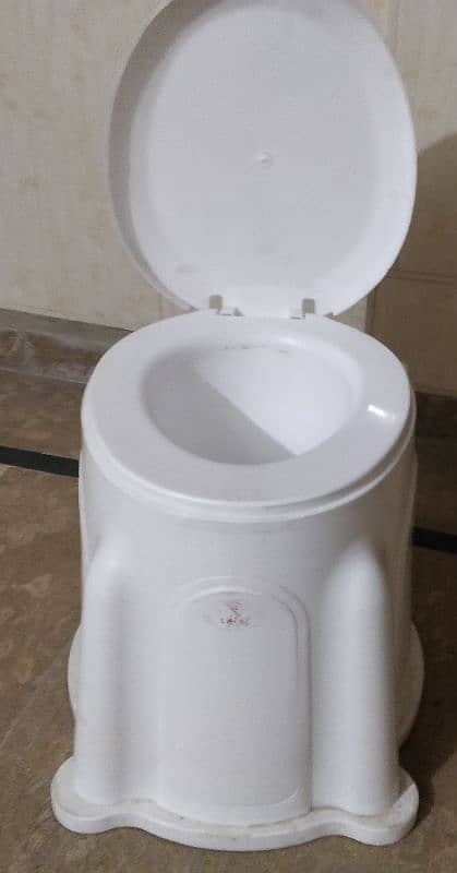 portable plastic commode chair 2