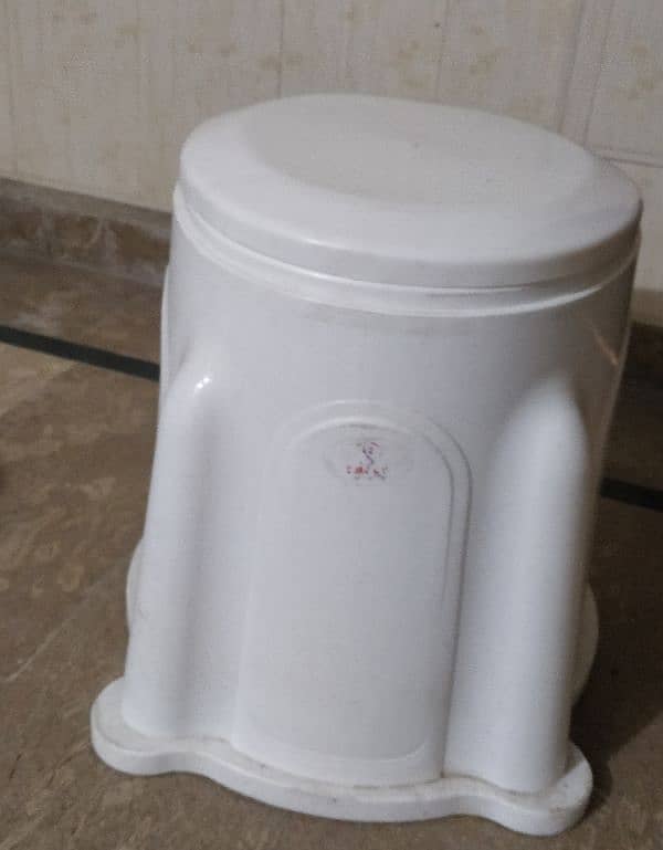 portable plastic commode chair 3