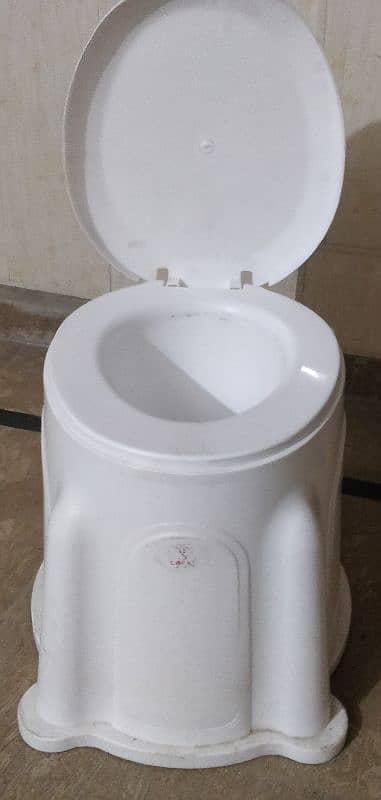 portable plastic commode chair 4