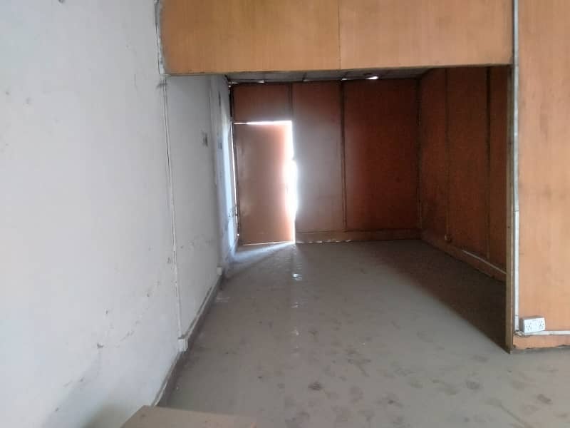 I-10 WAREHOUSE 7000 SQ. FEET GOOD HEIGHT BEST LOCATION NEAR TO DRY PORT SEPARTE GATE 16