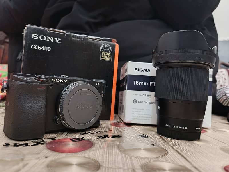 Sony alpha a6400 with sigma 16mm dg 1.4 lens 0