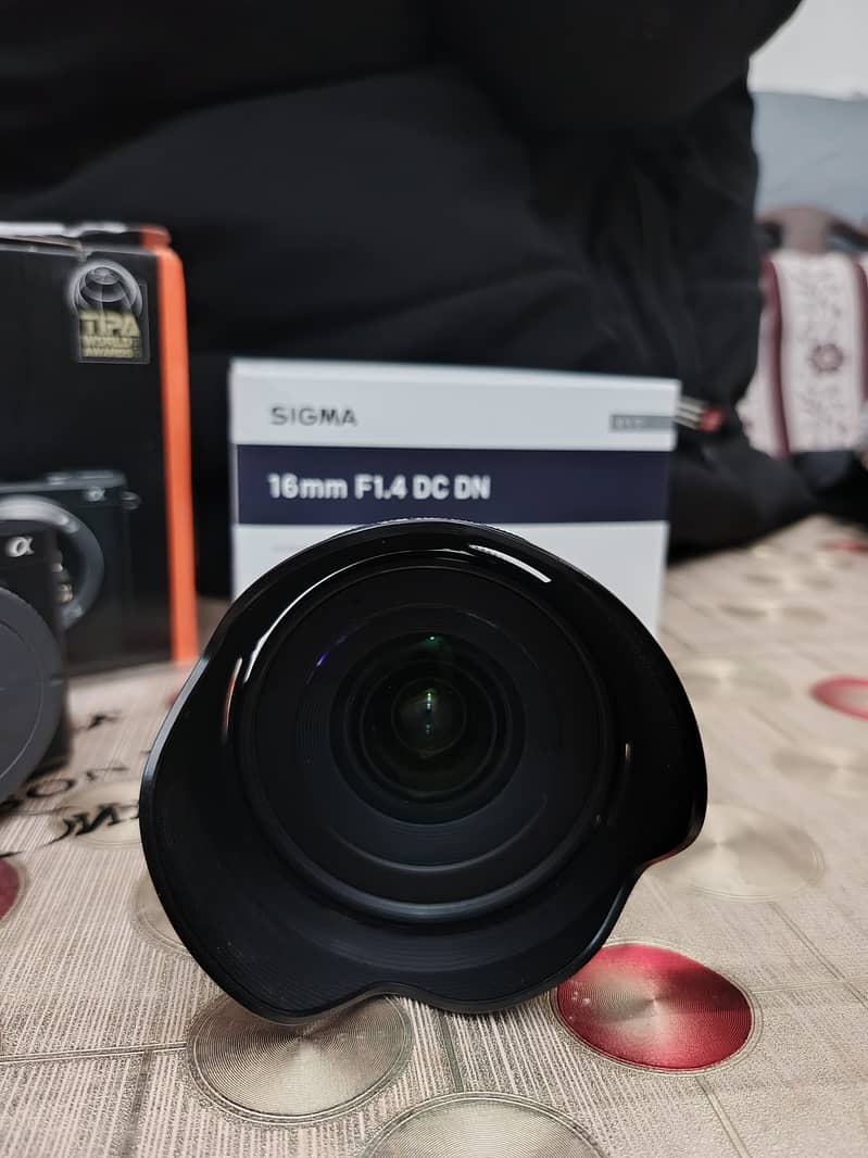 Sony alpha a6400 with sigma 16mm dg 1.4 lens 7