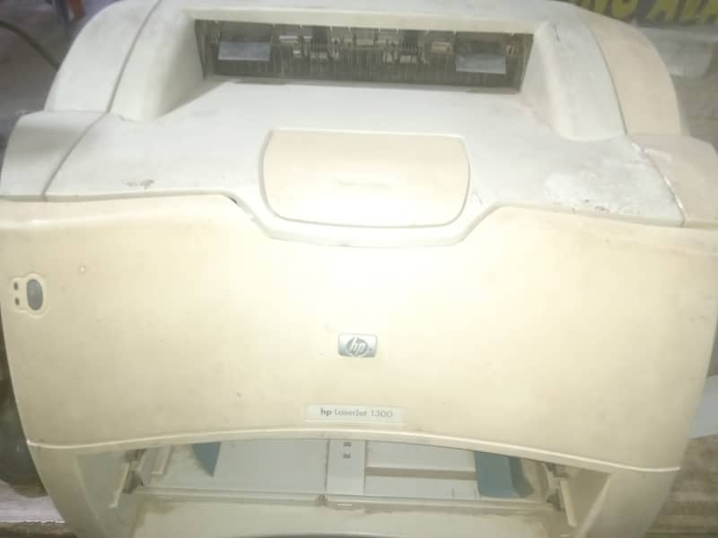 hp laser printer 1300 very good condition demand 8000 1