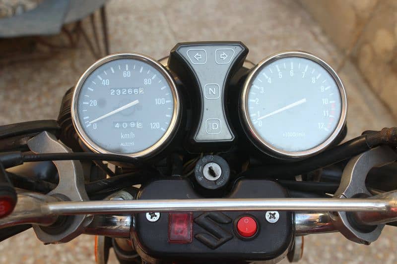 Suzuki GS 150 Se 8