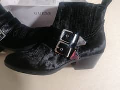 GUESS Women's Violla Ankle Cowboy Boots, Black Velvet Size 7