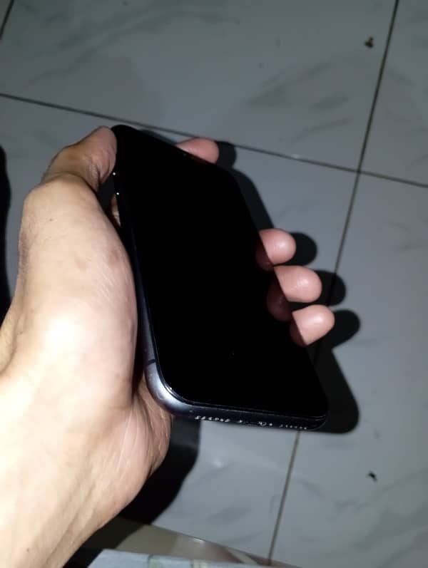 iphone 11 black color 6