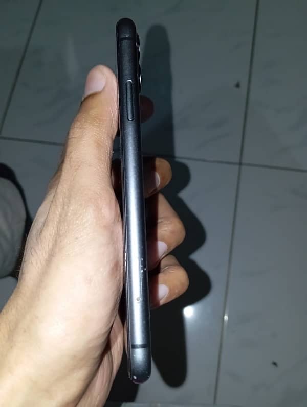 iphone 11 black color 9