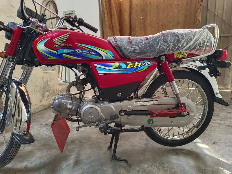 Honda CD 70 2024 3