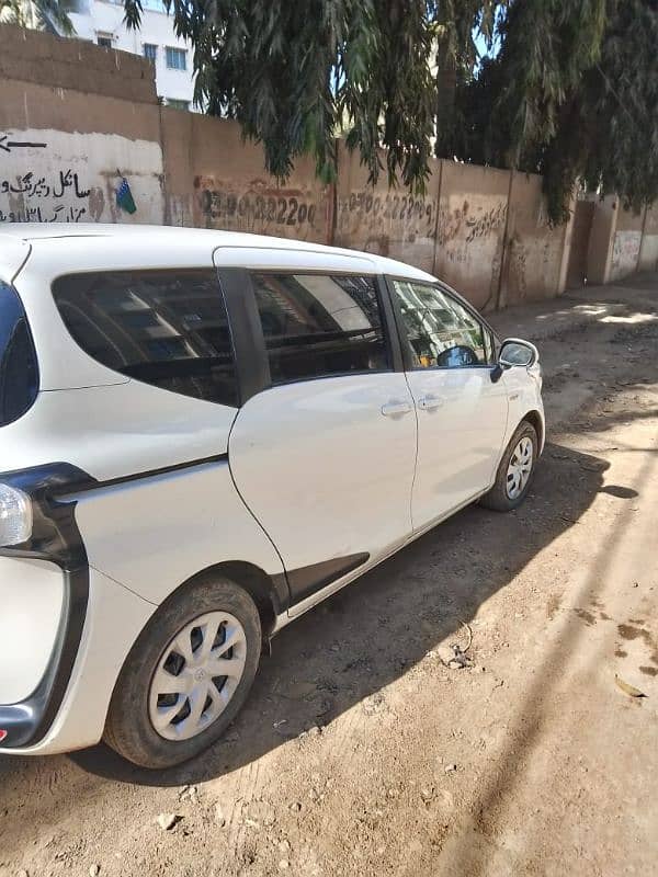 Toyota Sienta hybrid model 2016 reg 2021 1st owner 4