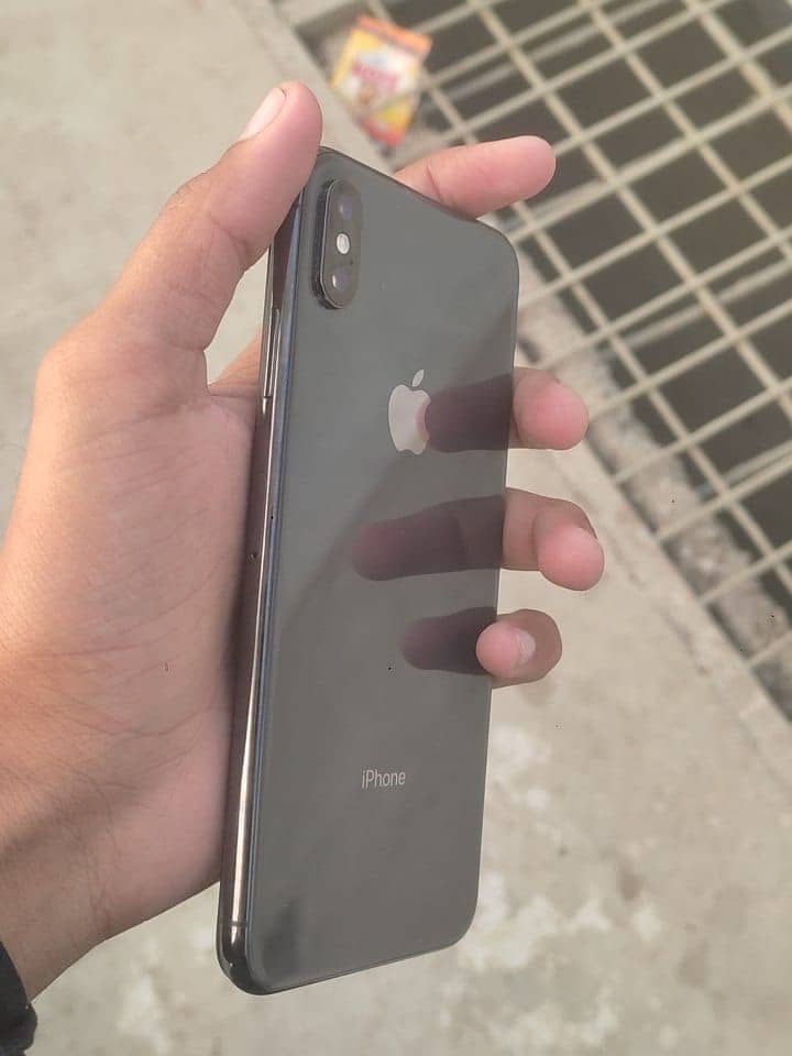 Apple iPhone XS Max 2