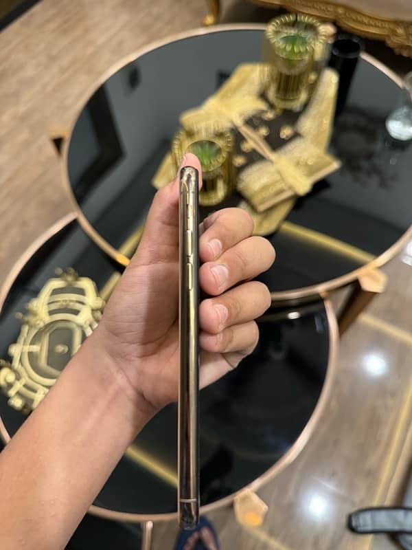 Iphone XS gold 5