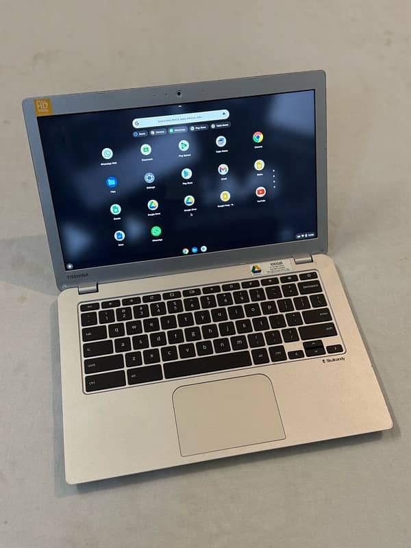 Toshiba skullcandy Chromebook playstore 13.3inches screen 4/16gb 4