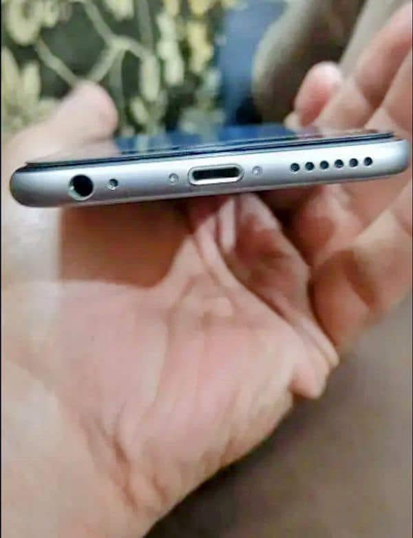 Iphone 6s 30 din Sim Chly gi Bhir Sy aya ha phone.  03254277982 3