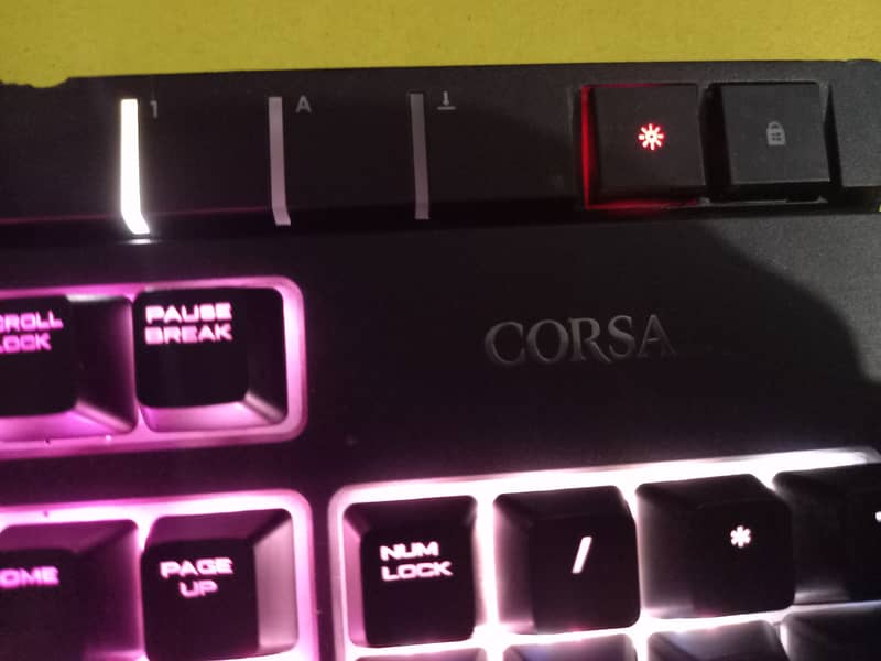 Gaming Keyboard Corsair STRAFE RGB (Cherry mx Red Switches) 3