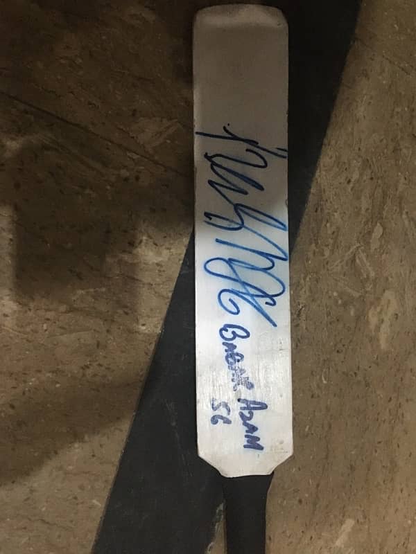 Babar Azam signatures bat 0