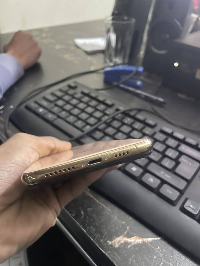 Apple iPhone XS Max 3