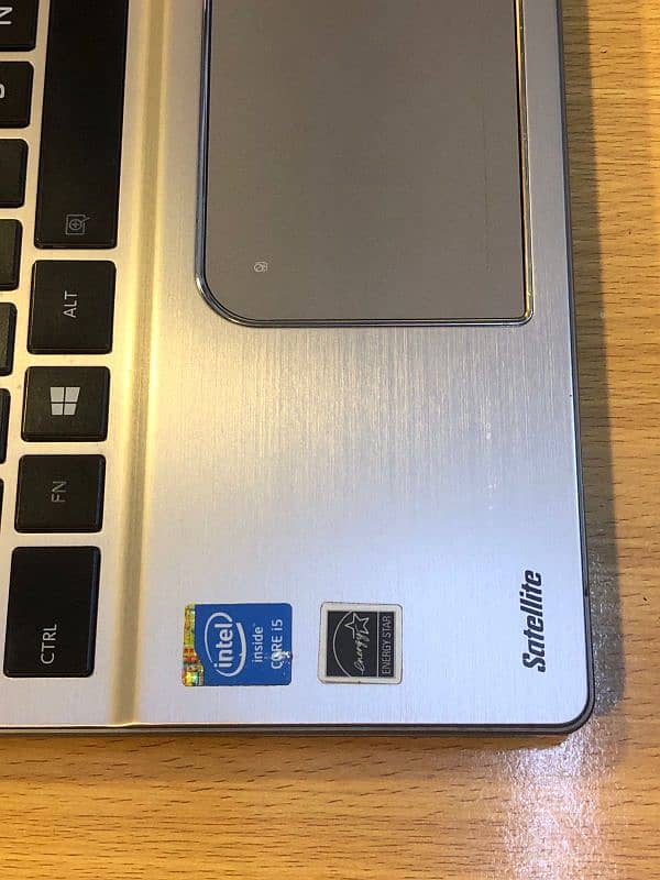 Toshiba satellite i5 4th gen 1