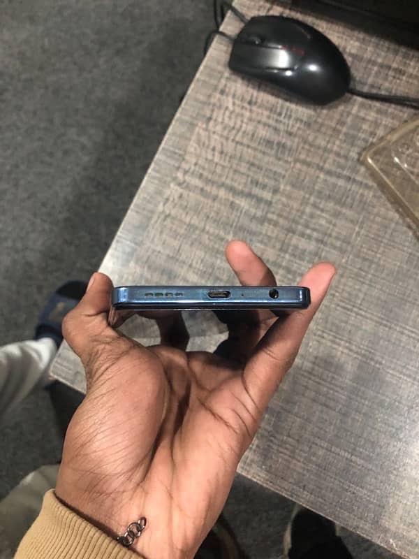 INFINIX HOT 40 PRO WITH BOX CHARGER 5