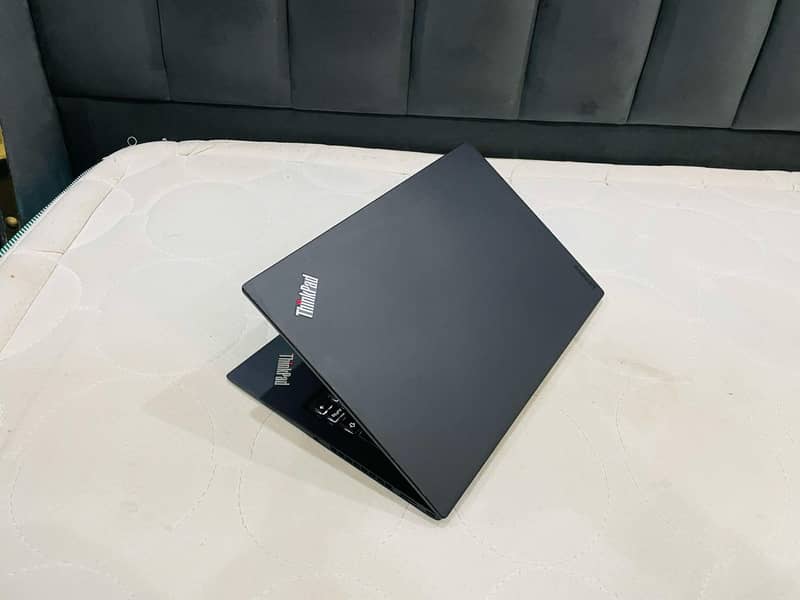 Lenovo X1 Carbon Core i7 6th Gen Very Slim & Hard Working Laptop. . 1