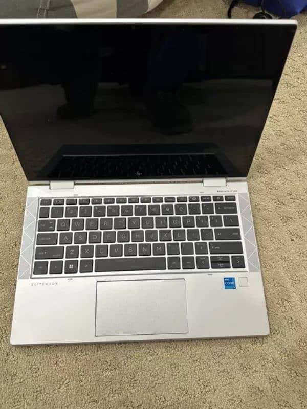 HP ELITEBOOK 830 G7  2-in-1 Convertible. 0