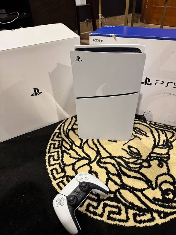 PlayStation 5 Slim. PS5 2