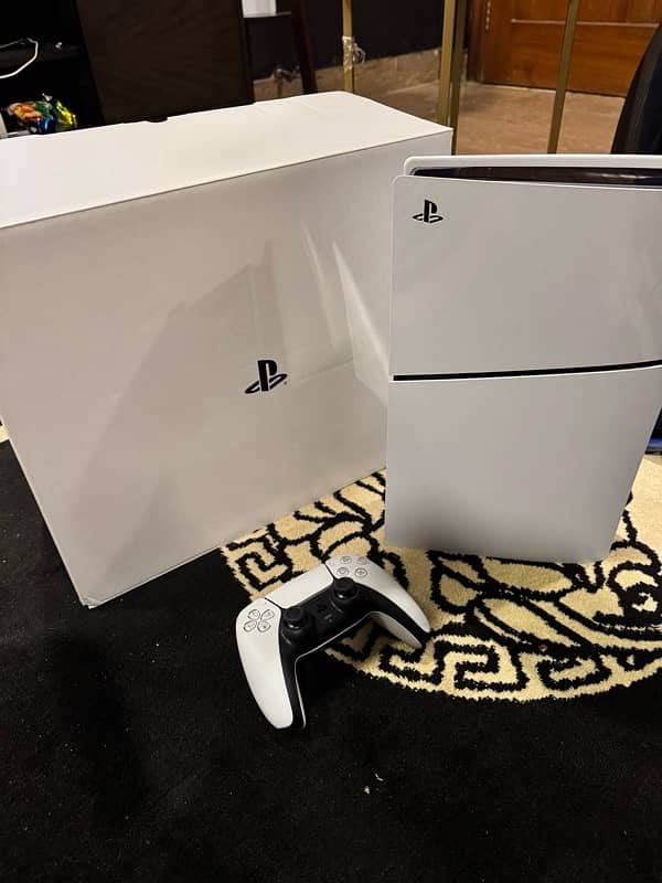 PlayStation 5 Slim. PS5 4