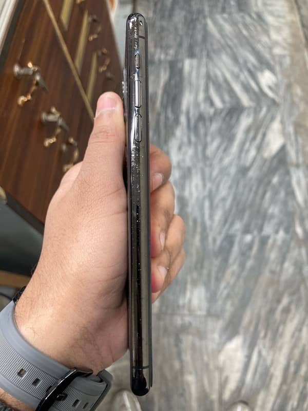 iphone 11 pro max PTA Aproved jv 1