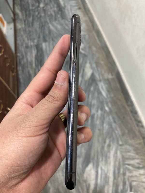 iphone 11 pro max PTA Aproved jv 2