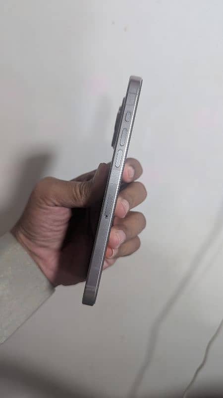 iPhone 15 Pro Max 256gb HK 4