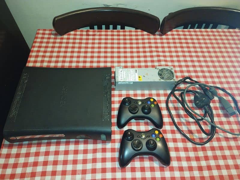 Xbox 360 500 gb two original wireless controllers 100 plus games 1