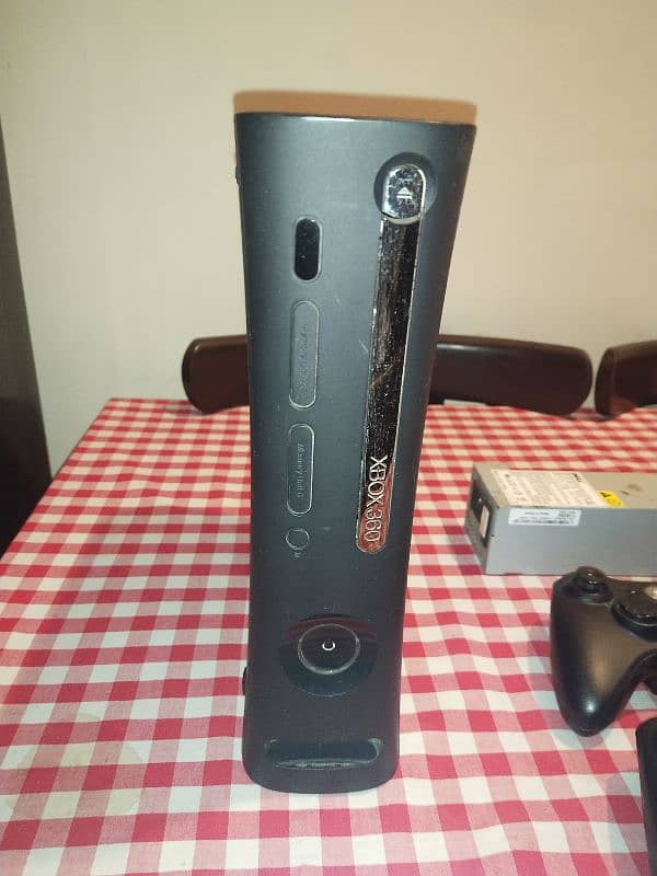 Xbox 360 500 gb two original wireless controllers 100 plus games 2