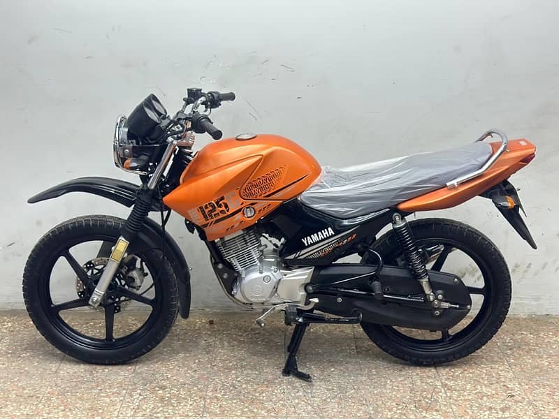 YAMAHA YBR125G JAPANESE MATT ORANGE 1