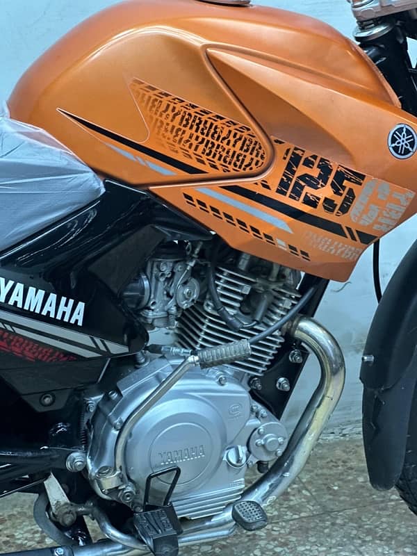 YAMAHA YBR125G JAPANESE MATT ORANGE 5