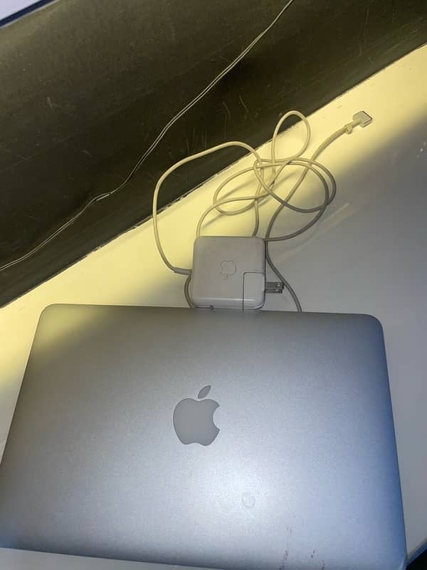 macbook 2012 good condition. 2