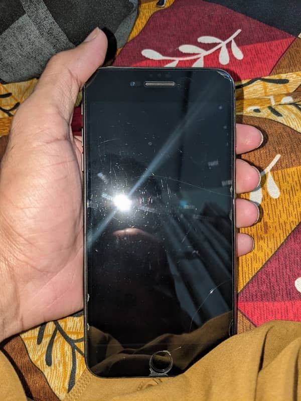 i phone 8 plus 64Gb Black collour jv 3