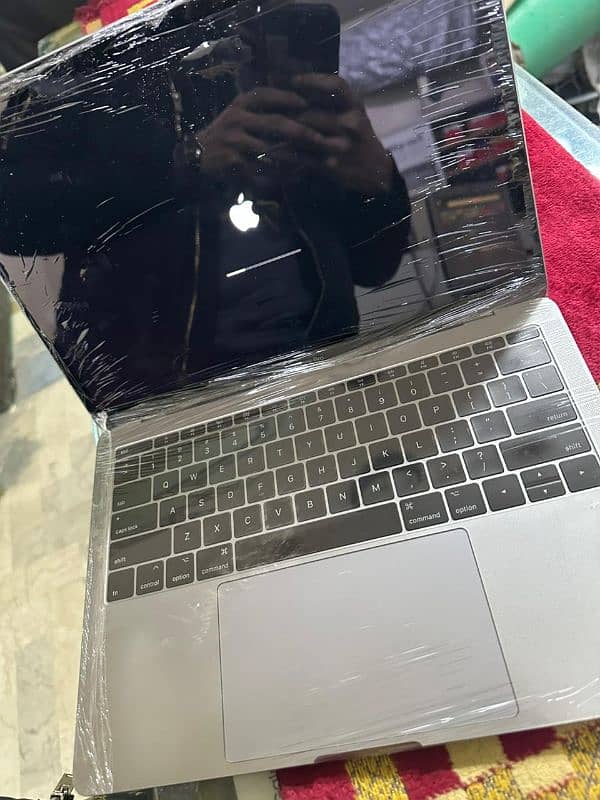 apple MacBook pro 2017 2