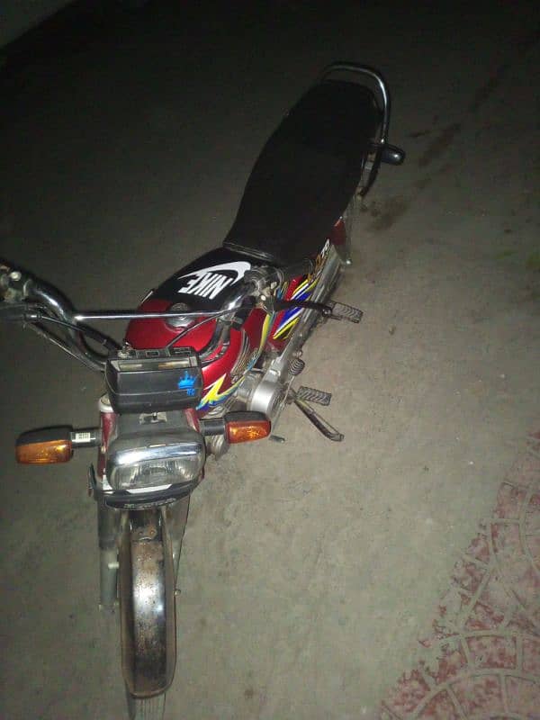 Honda CD70 4