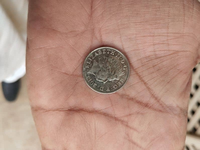 uk queen Elizabeth old coin 10