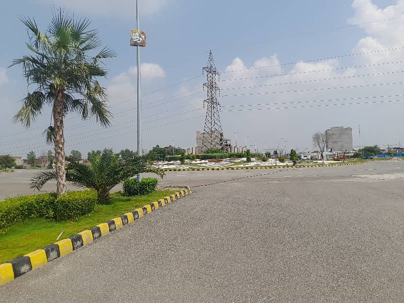 Investors Should sale This Prime Location Commercial Plot Located Ideally In Gujranwala Bypass 2