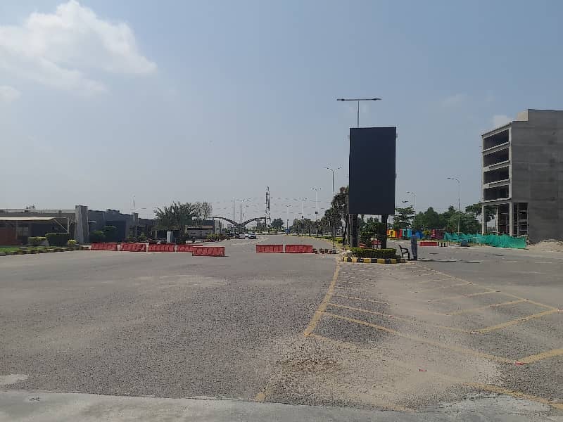 Investors Should sale This Prime Location Commercial Plot Located Ideally In Gujranwala Bypass 10