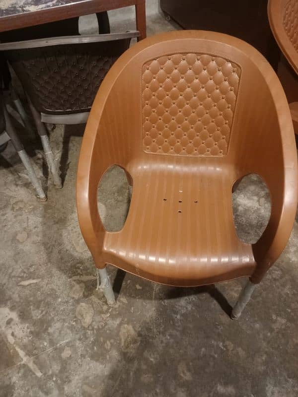 plastic chairs 3