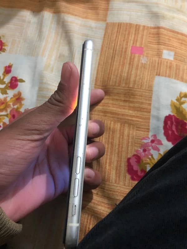 iphone 11 128GB exchange possible in to up modles with cash 3