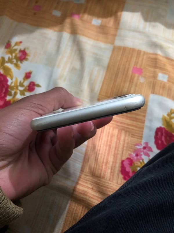 iphone 11 128GB exchange possible in to up modles with cash 5