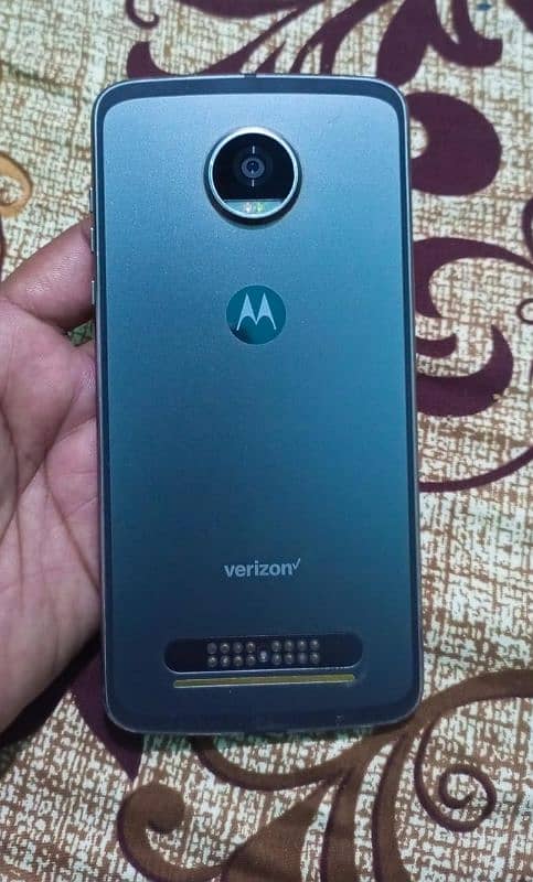 moto Z2 play 3