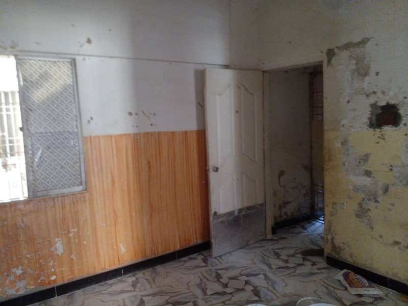 Near to Park 650 Square Feet Flat For sale In Karachi 3