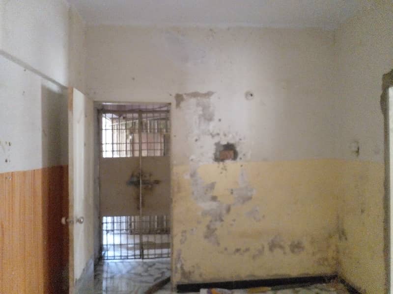 Near to Park 650 Square Feet Flat For sale In Karachi 9